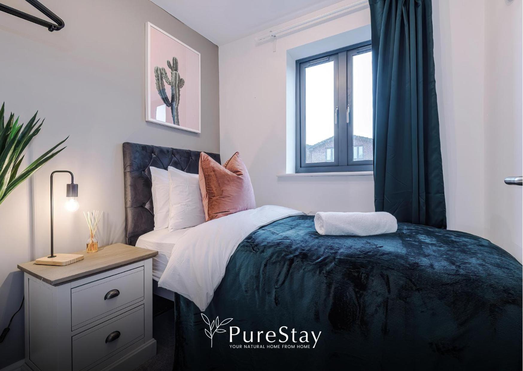 Purestay Manchester: Five-bedroom House With Free Parking
