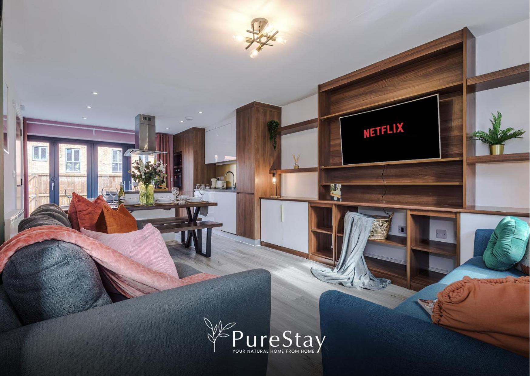 Purestay Manchester: Five-bedroom House With Free Parking *